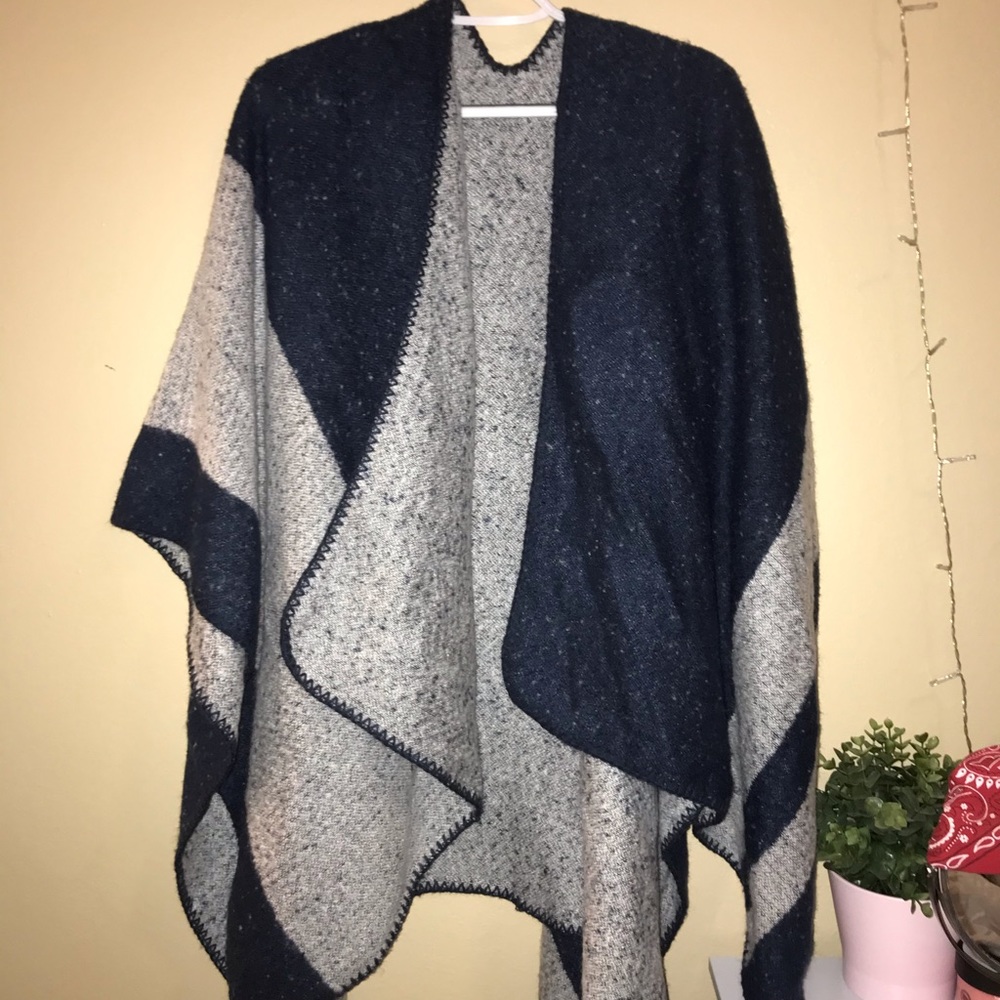 Open Reversible Gray & Navy Wrap